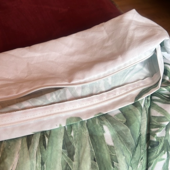 Corgis in lilacs duvet cover and 2 pillow shams - Picture 6 of 6